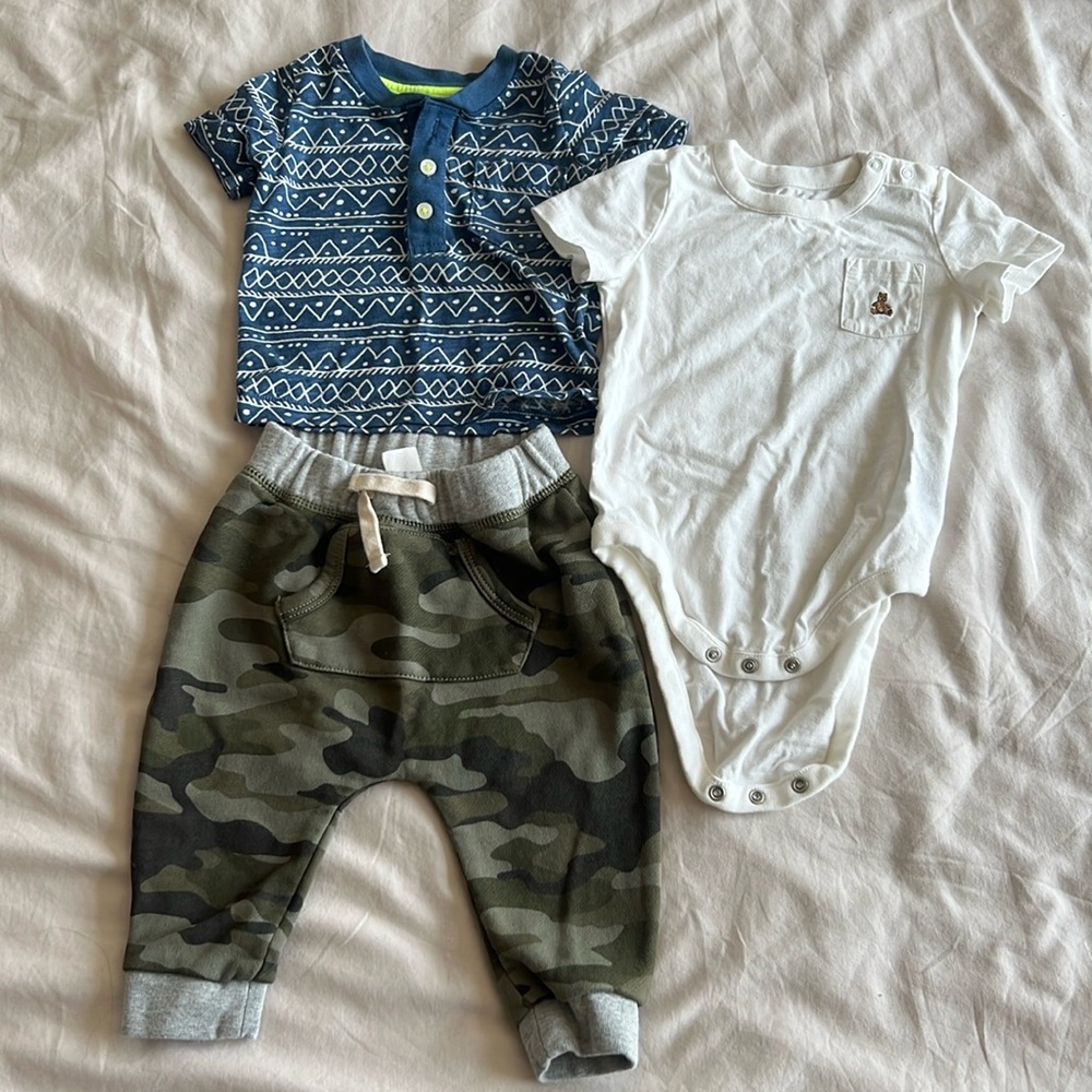 Bundle of 2 baby tees and sweats